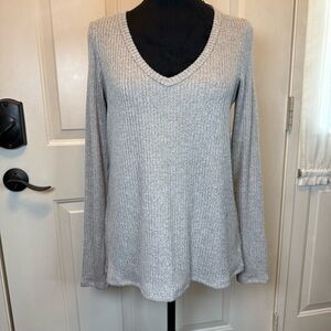 American Eagle Outfitters Light Gray Ribbed V-Neck Long Sleeve Top Sz S NWT SOFT